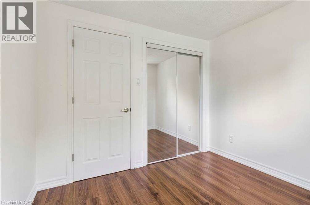 32 LANSING Square - 22