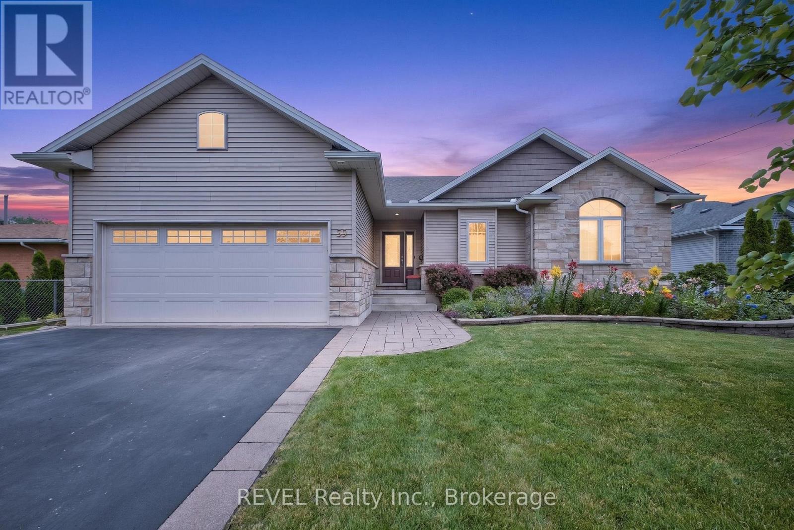 30 DRUMMOND CRESCENT - 2