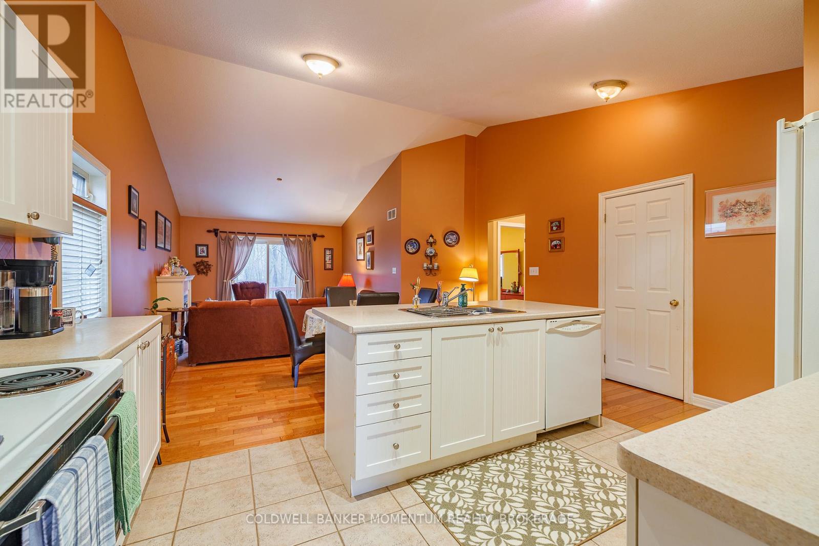 47 THOROLD AVENUE - 12