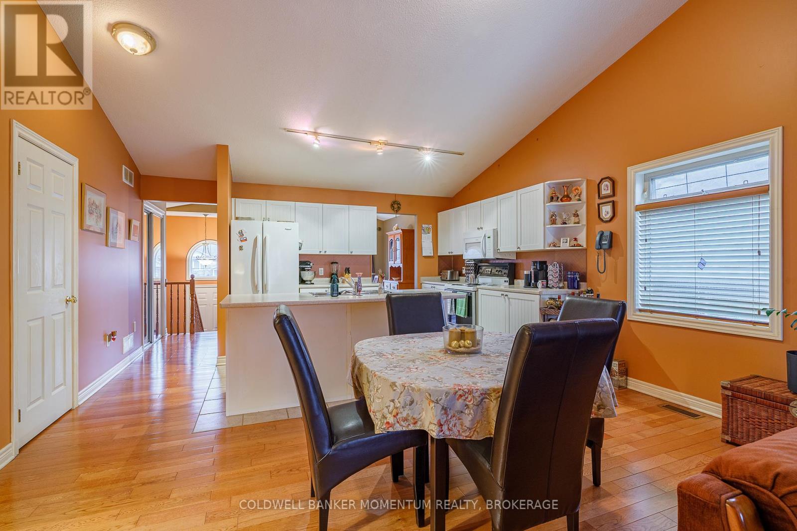 47 THOROLD AVENUE - 18