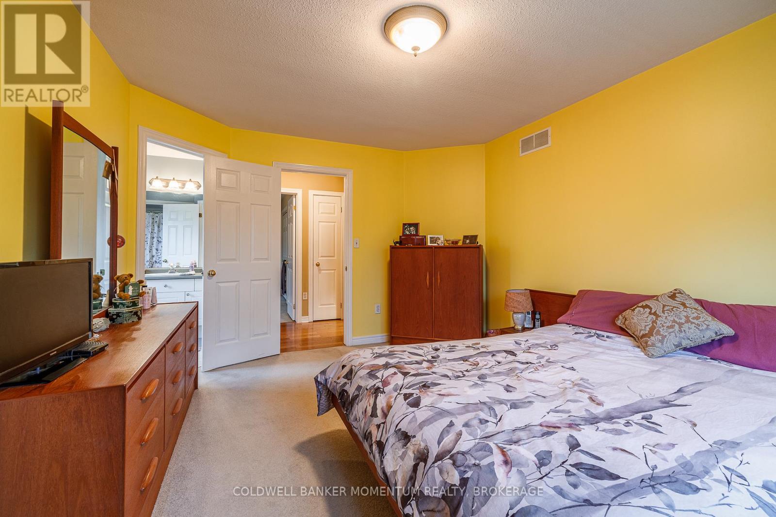 47 THOROLD AVENUE - 26