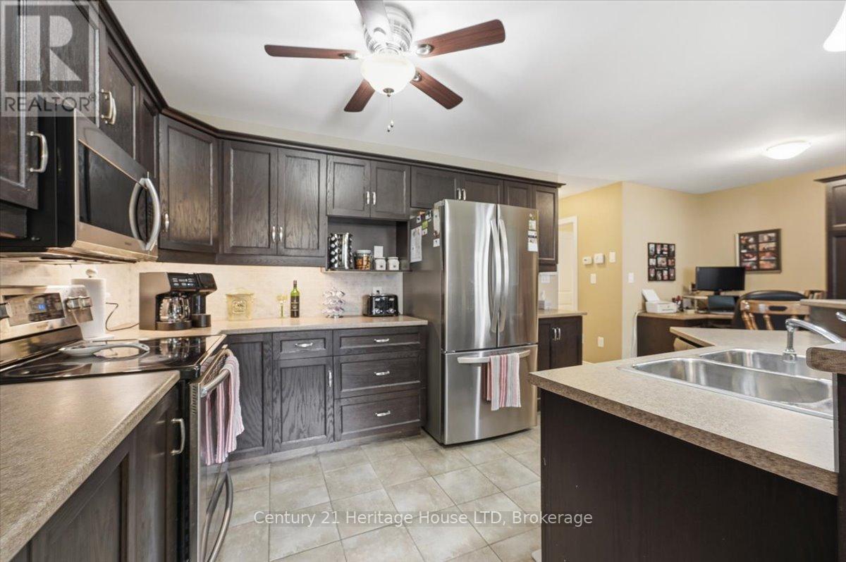 97 ABBOTT PLACE - 11