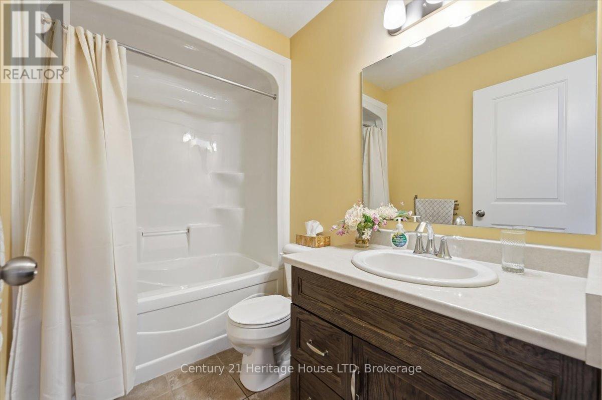 97 ABBOTT PLACE - 25