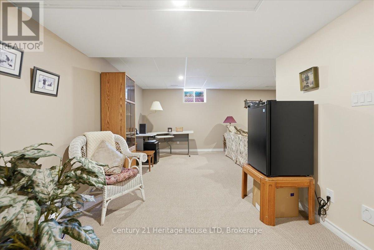 97 ABBOTT PLACE - 29