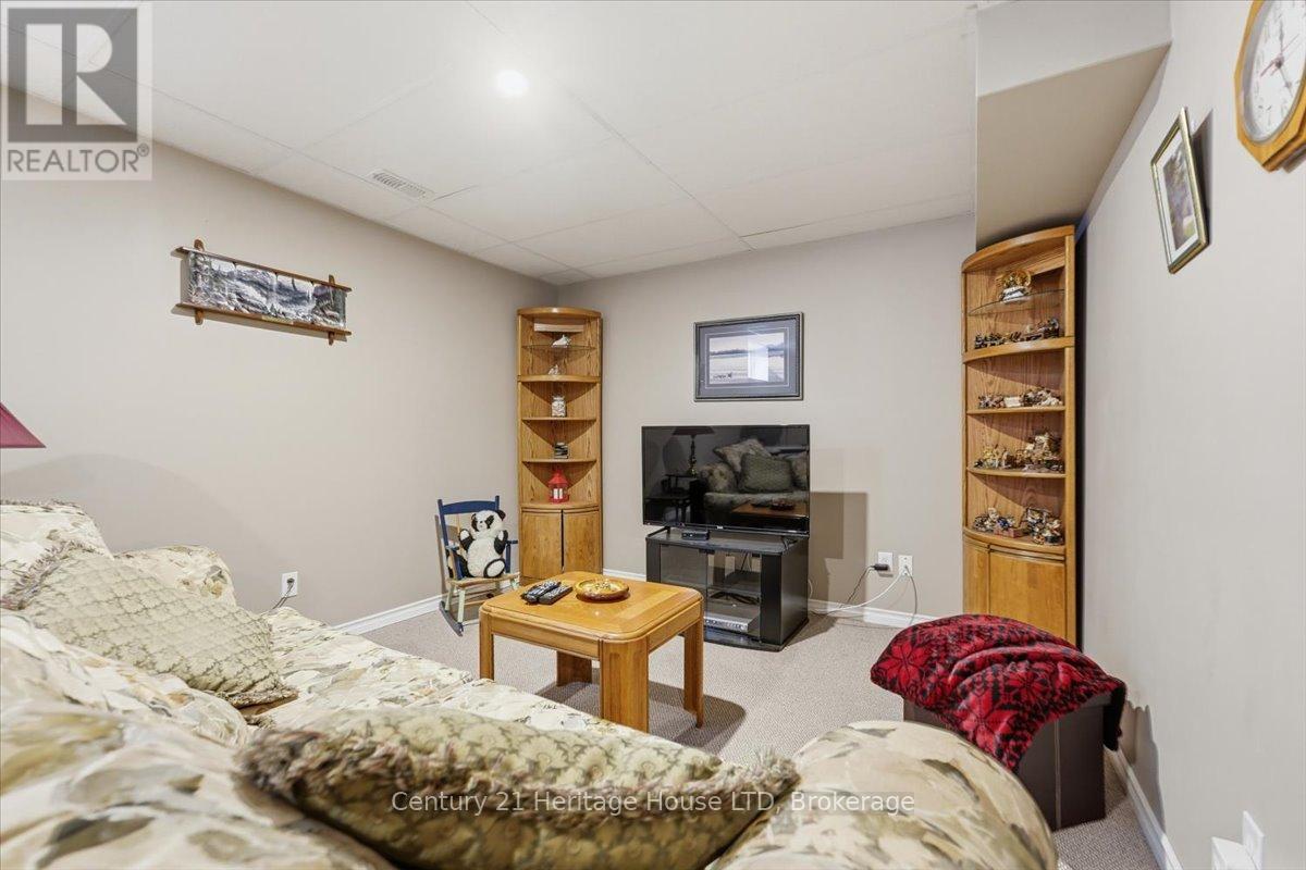 97 ABBOTT PLACE - 31