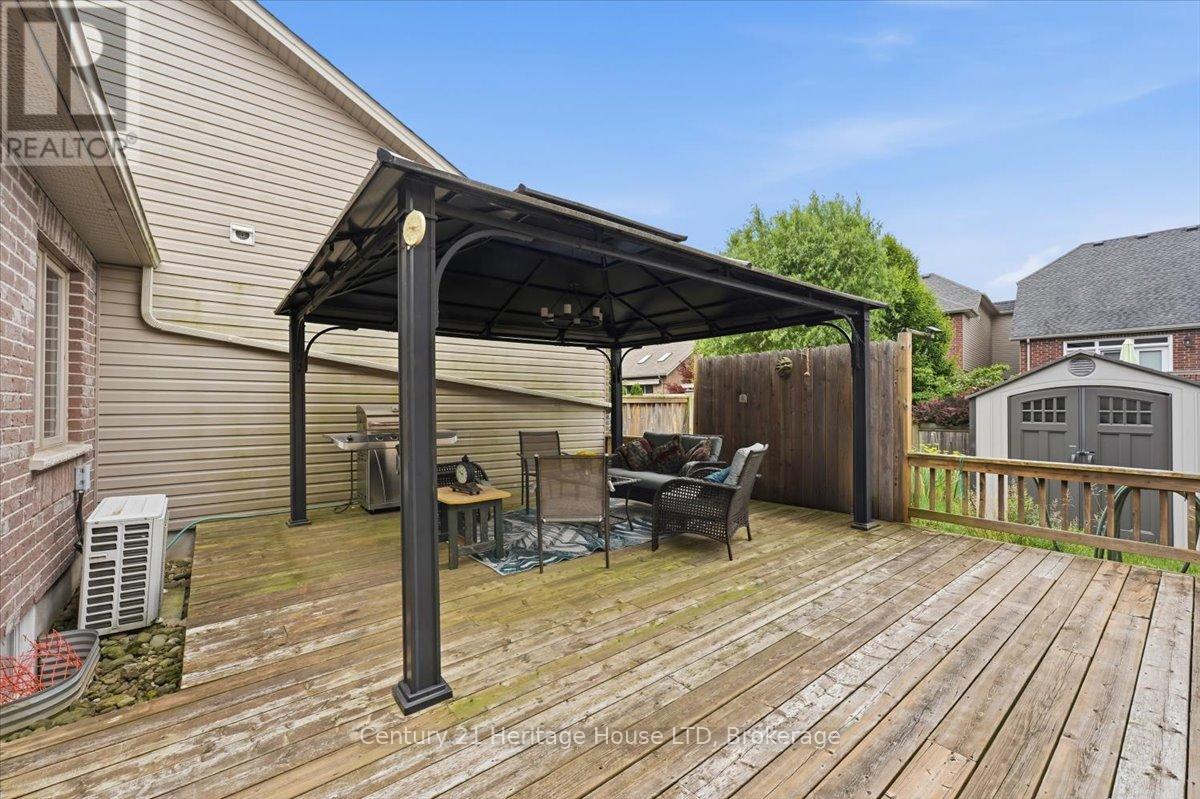 97 ABBOTT PLACE - 34