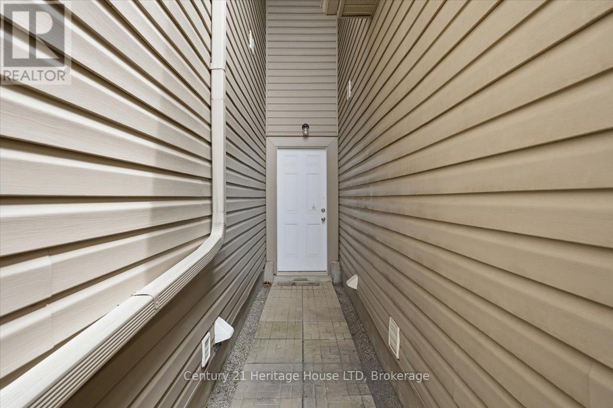 97 ABBOTT PLACE - 37