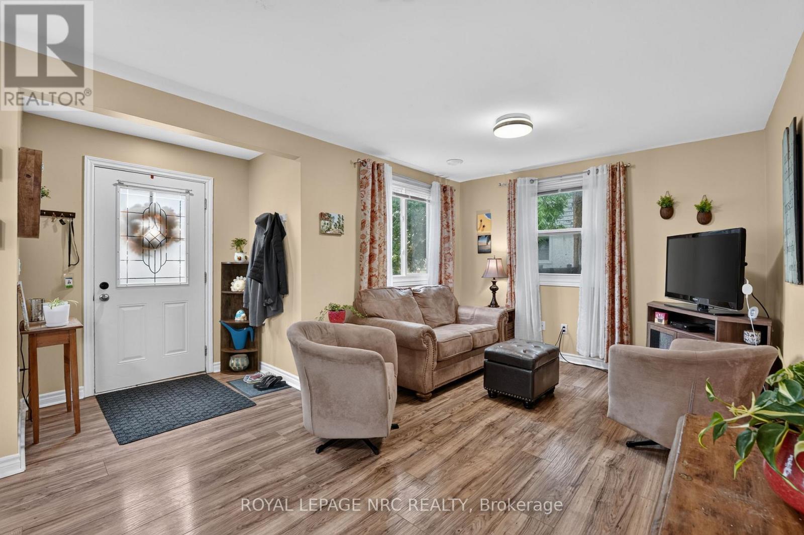 63 OAKWOOD STREET - 4