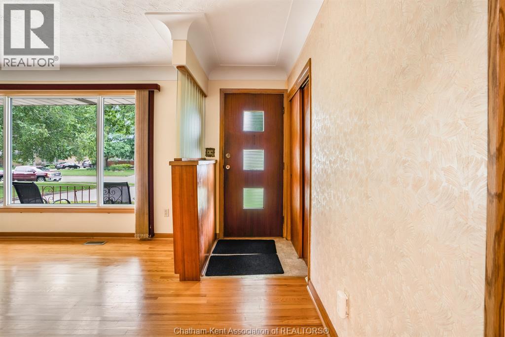252 Tweedsmuir AVENUE East - Image 10