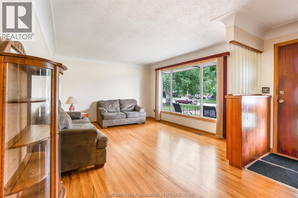 252 Tweedsmuir AVENUE East - 11
