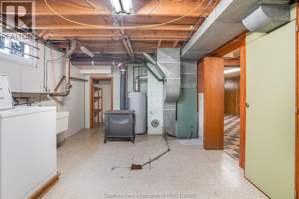 252 Tweedsmuir AVENUE East - 32