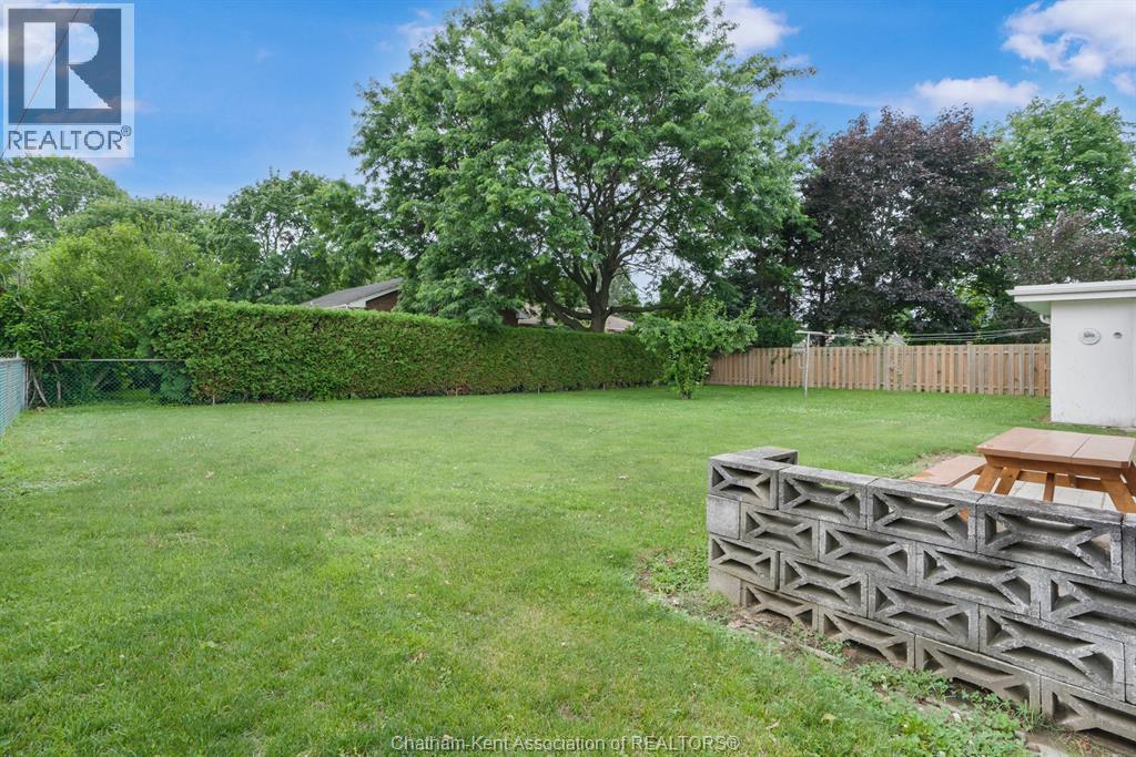 252 Tweedsmuir AVENUE East - 9