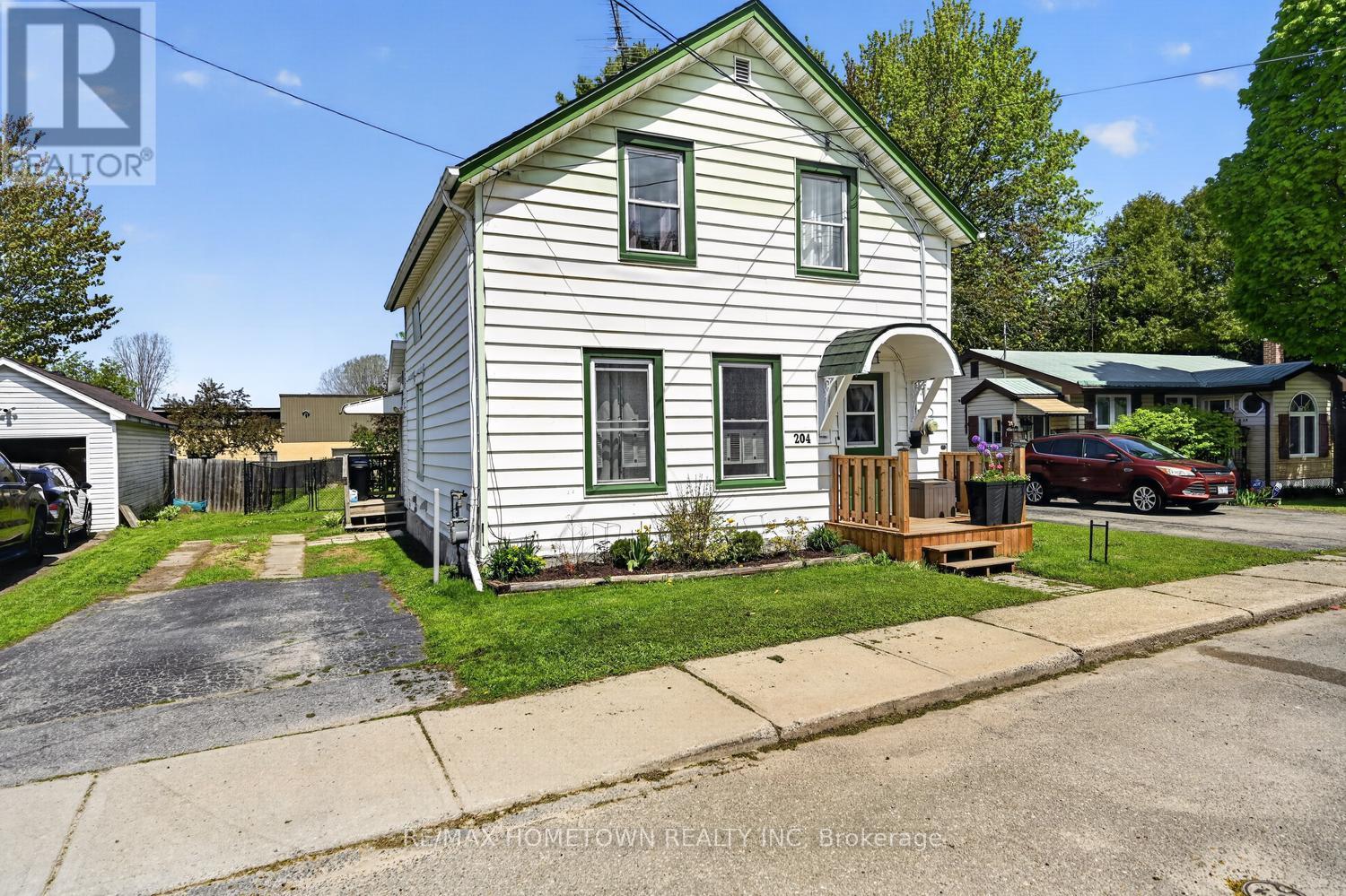 204 WOOD STREET E - 1
