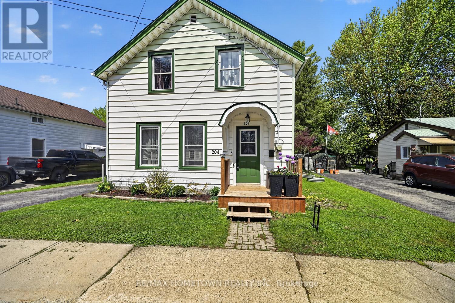 204 WOOD STREET E - 2