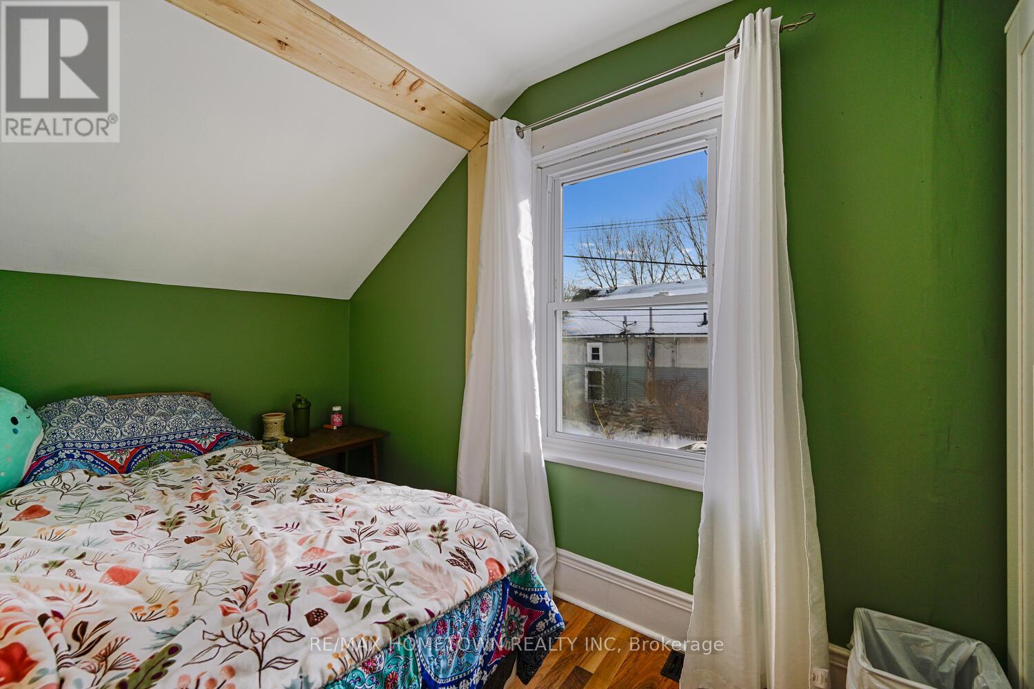 204 WOOD STREET E - 22