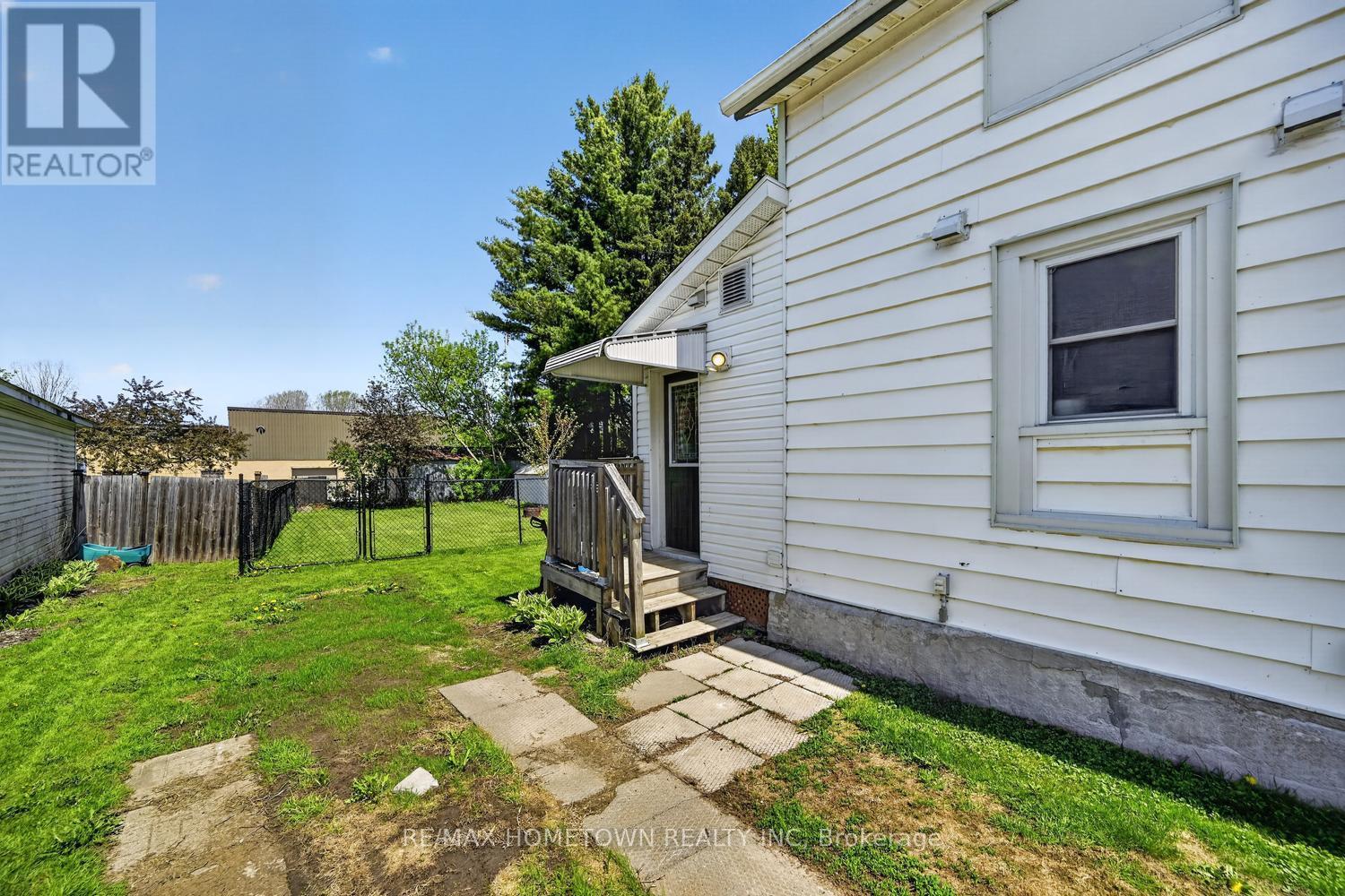 204 WOOD STREET E - 28