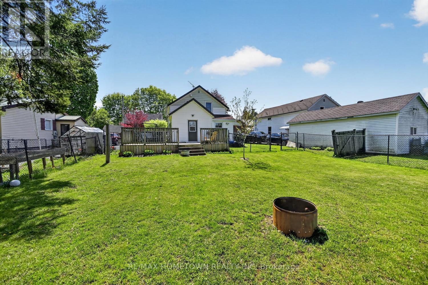 204 WOOD STREET E - 29