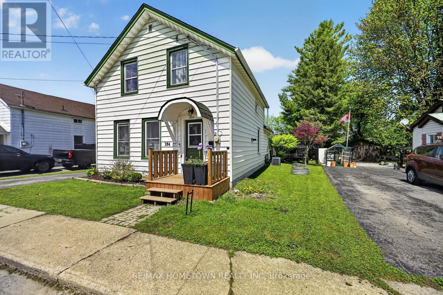 204 WOOD STREET E - 3