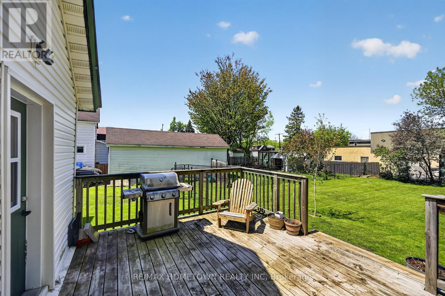 204 WOOD STREET E - 32