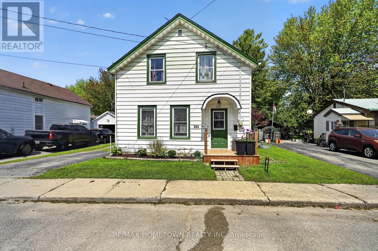 204 WOOD STREET E - 5