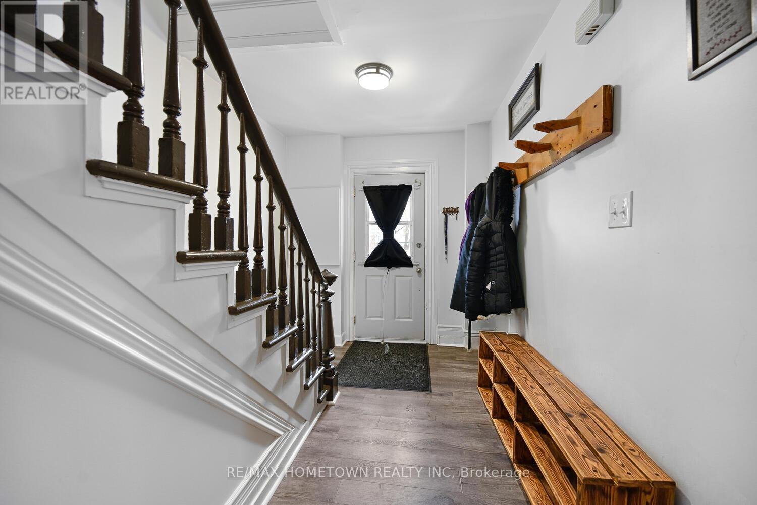 204 WOOD STREET E - 6