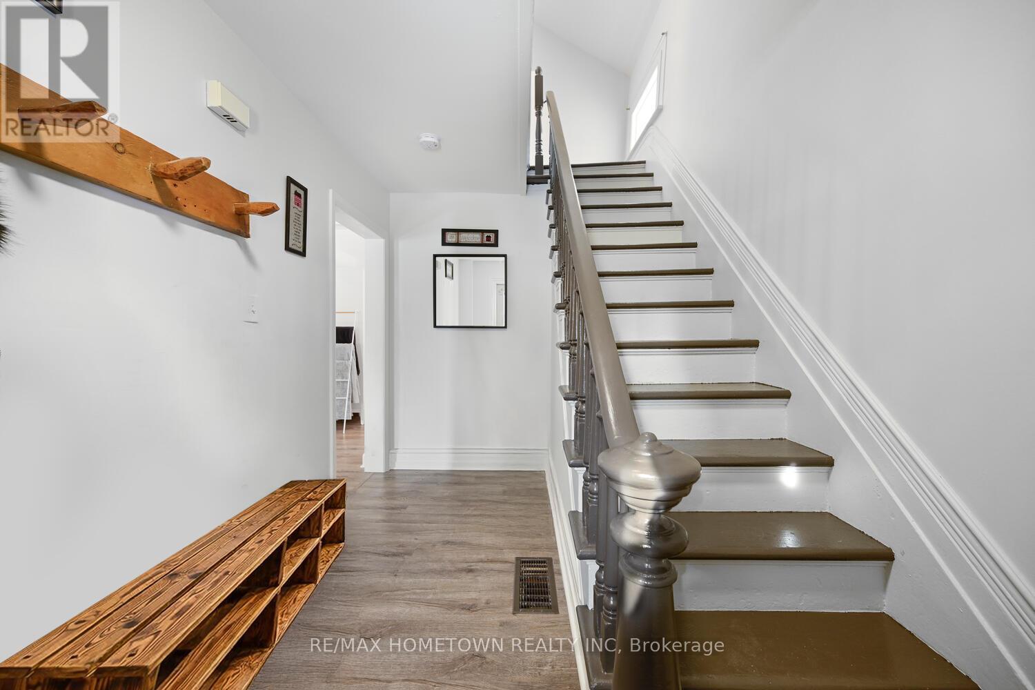 204 WOOD STREET E - 7