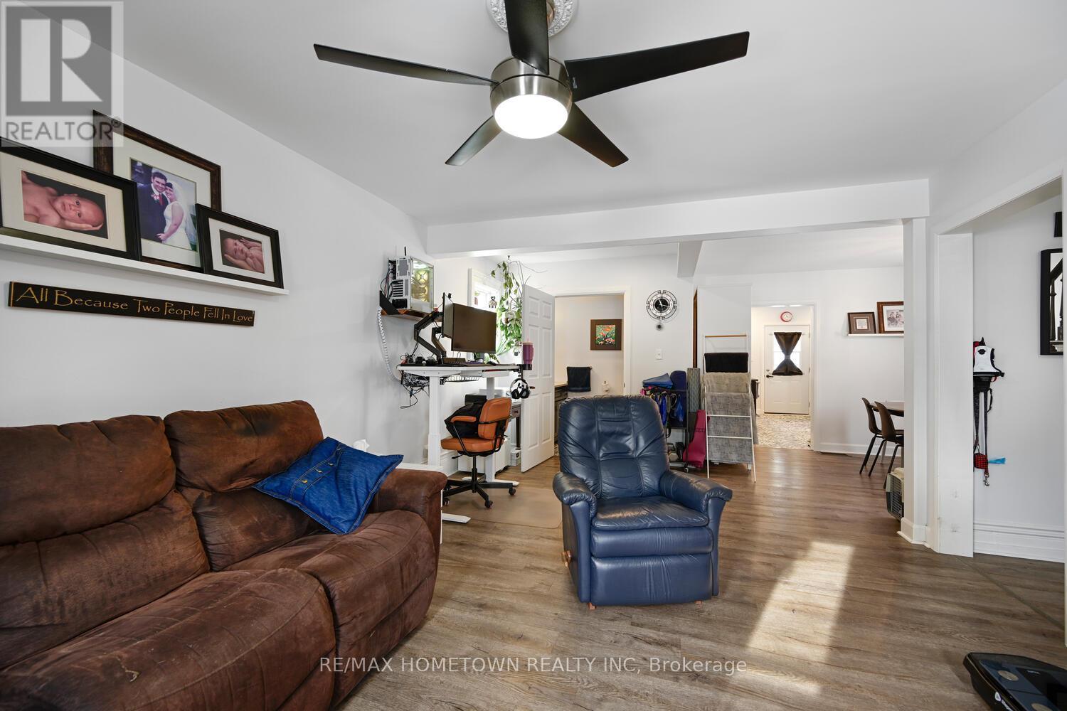 204 WOOD STREET E - 9