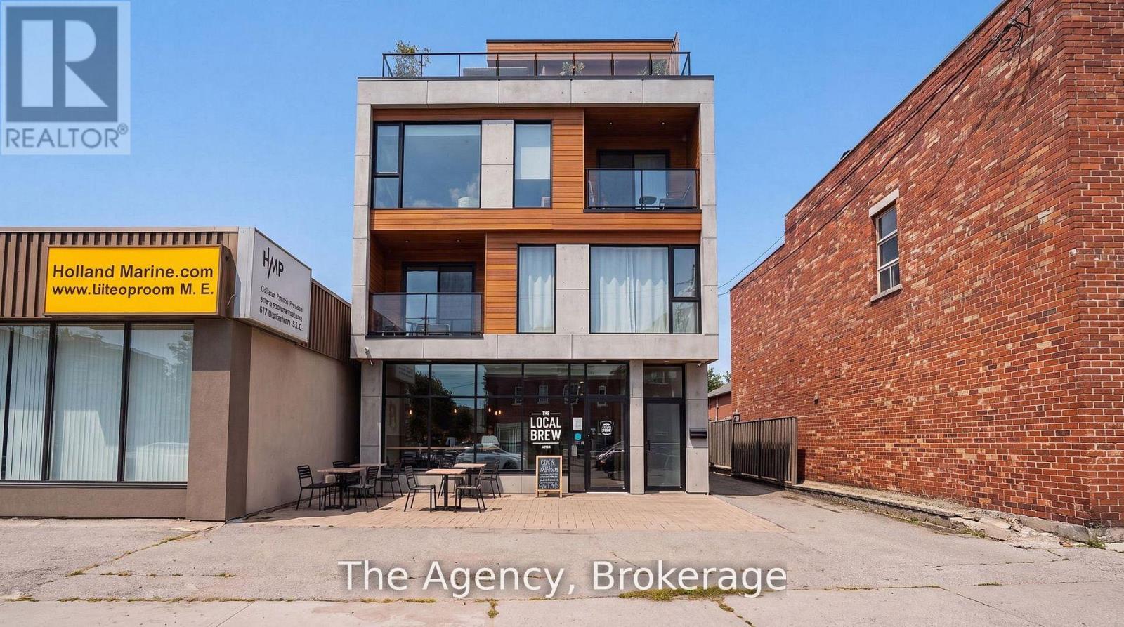 881 LAKESHORE ROAD E - 1
