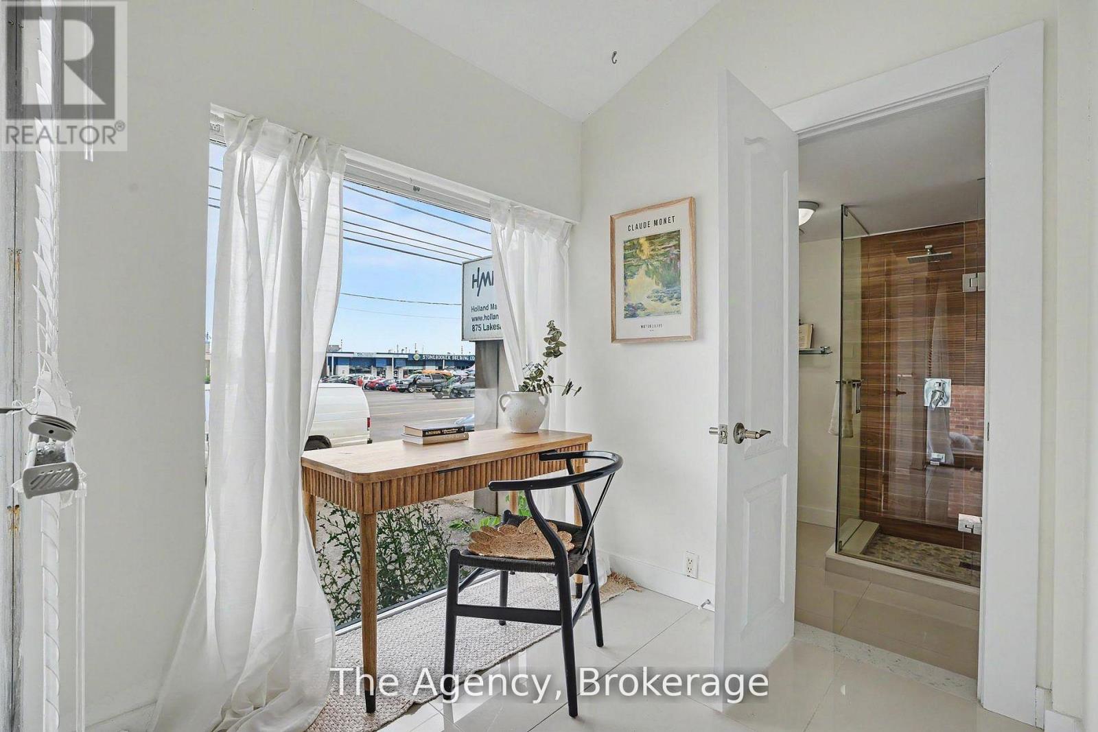 881 LAKESHORE ROAD E - 12