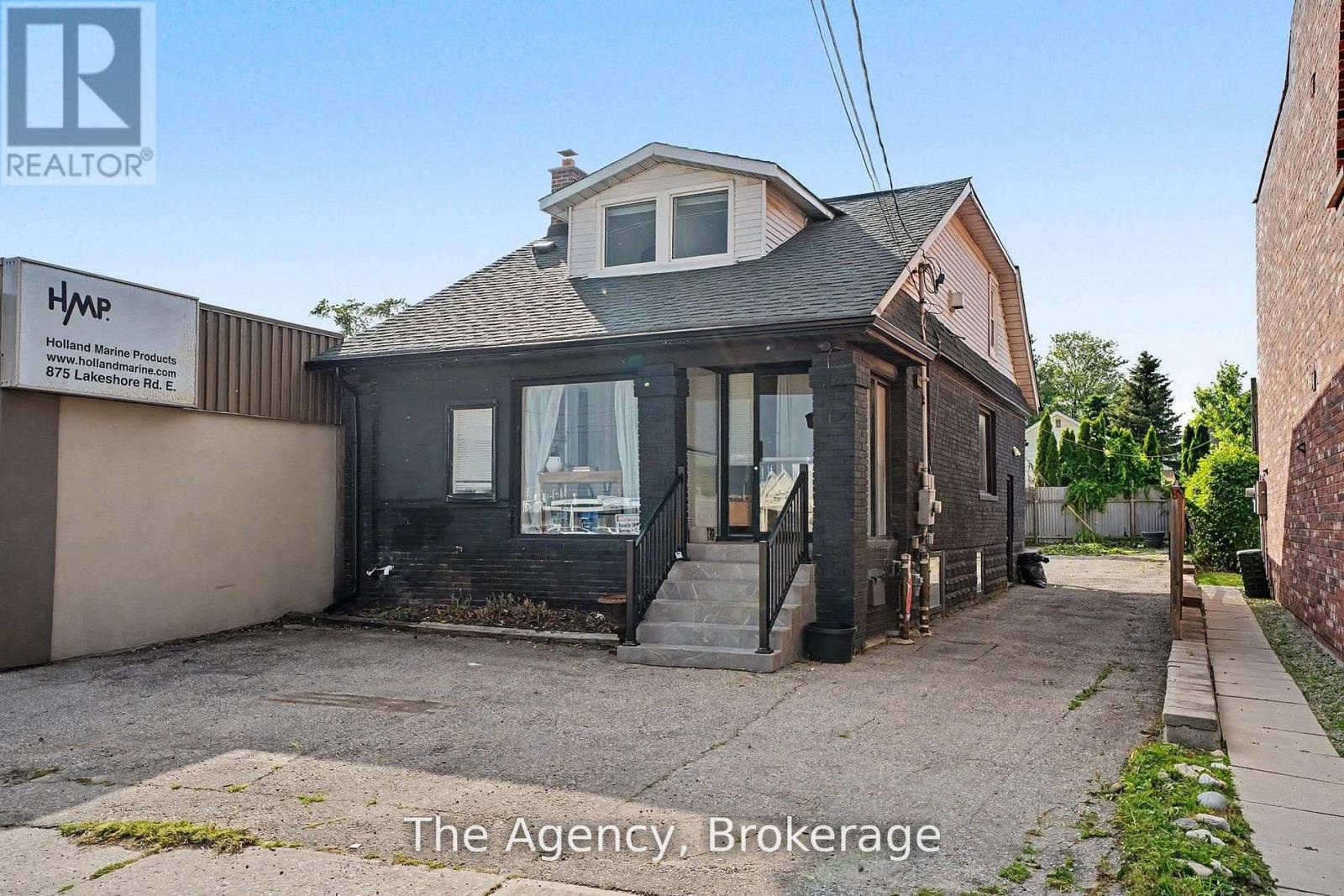 881 LAKESHORE ROAD E - 2