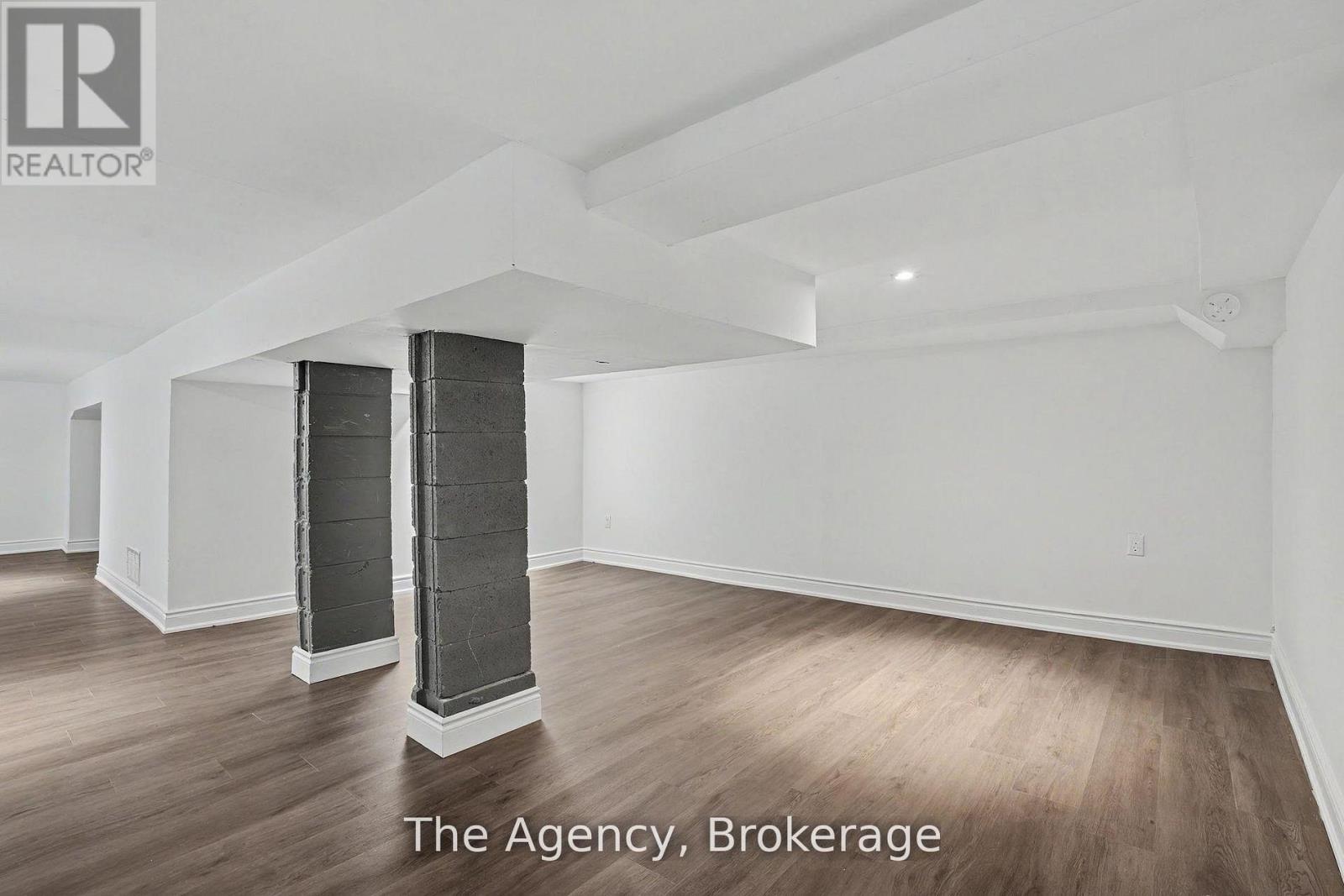 881 LAKESHORE ROAD E - 20