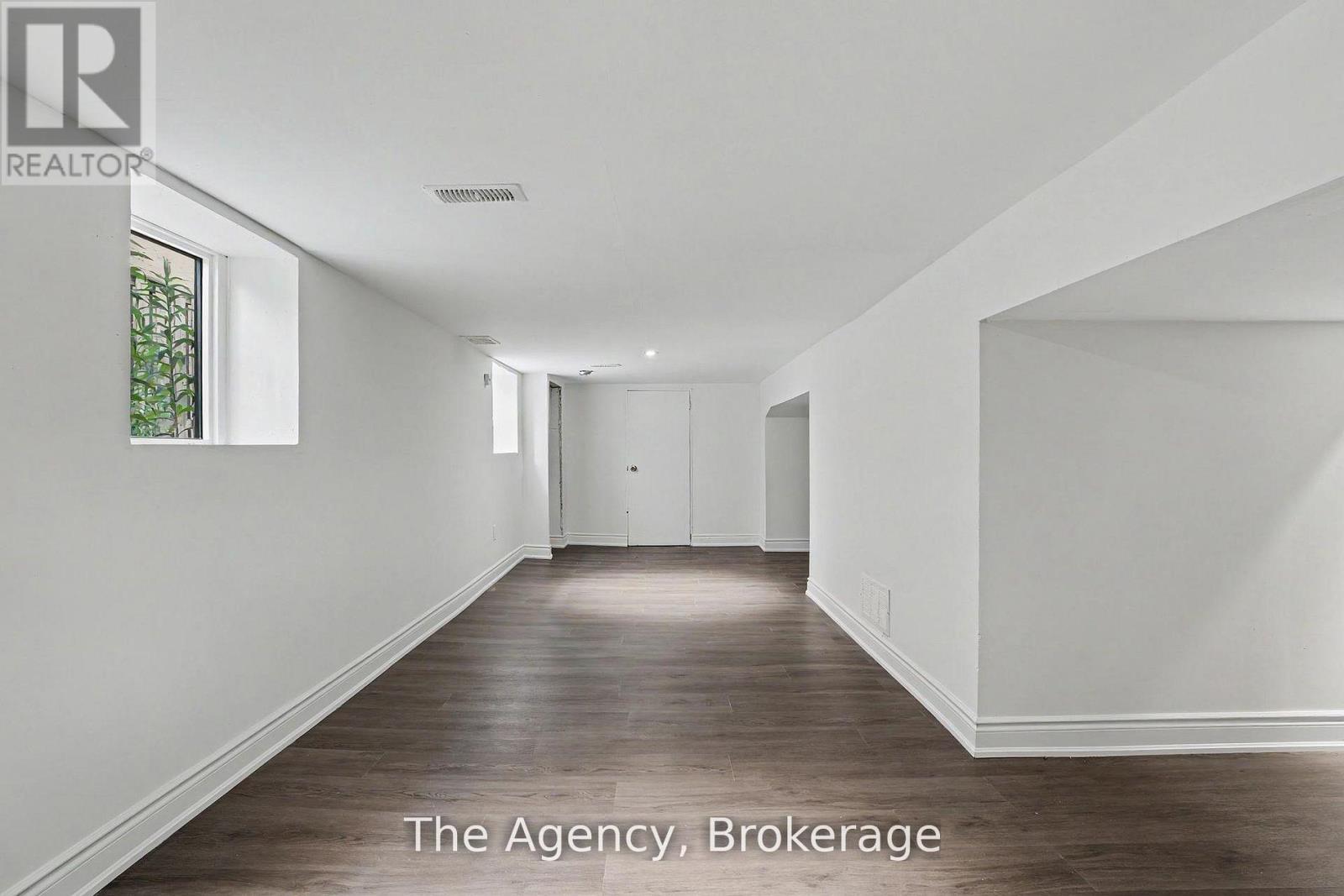 881 LAKESHORE ROAD E - 21