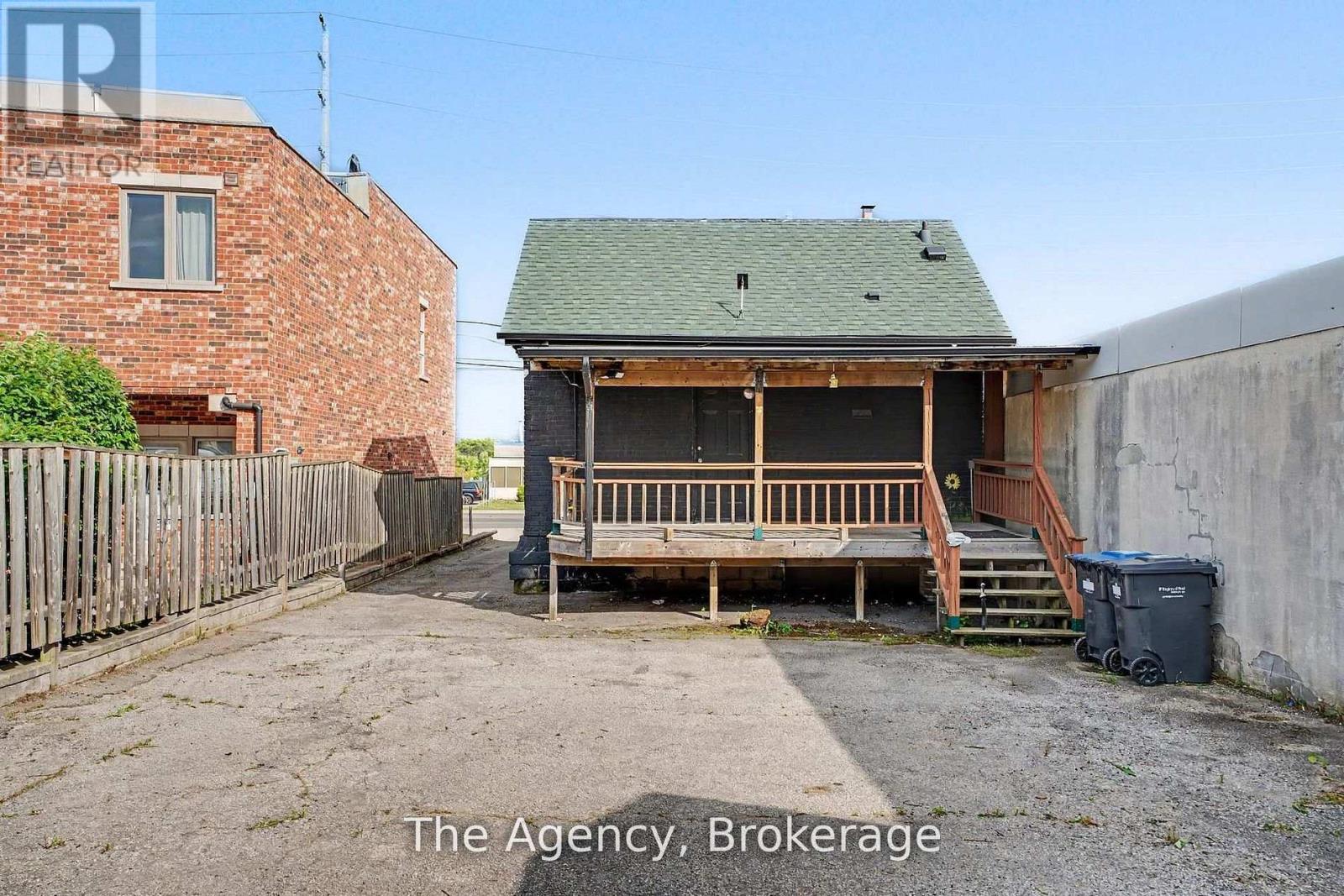 881 LAKESHORE ROAD E - 38