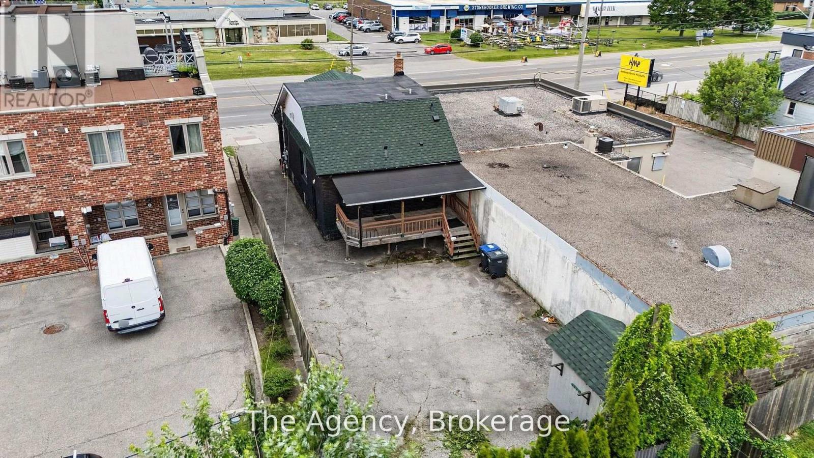 881 LAKESHORE ROAD E - 39