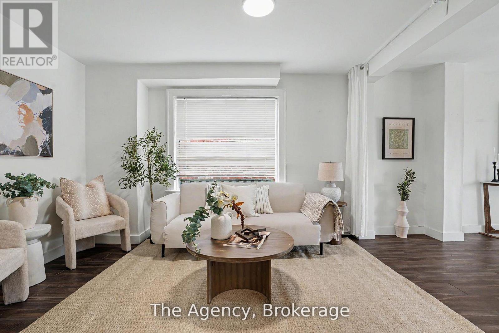 881 LAKESHORE ROAD E - 4