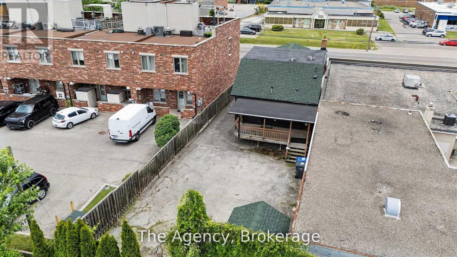 881 LAKESHORE ROAD E - 41