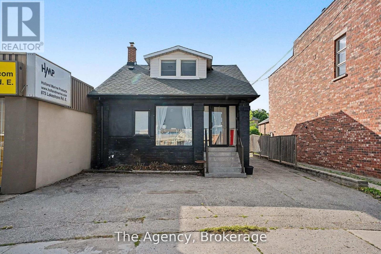 881 LAKESHORE ROAD E - 45