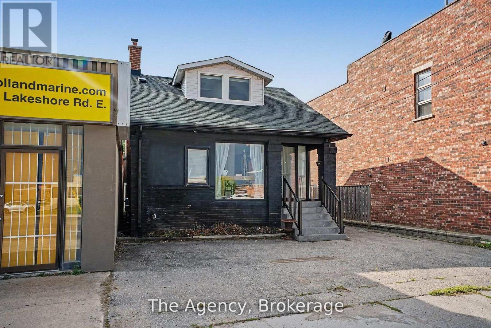 881 LAKESHORE ROAD E - 47