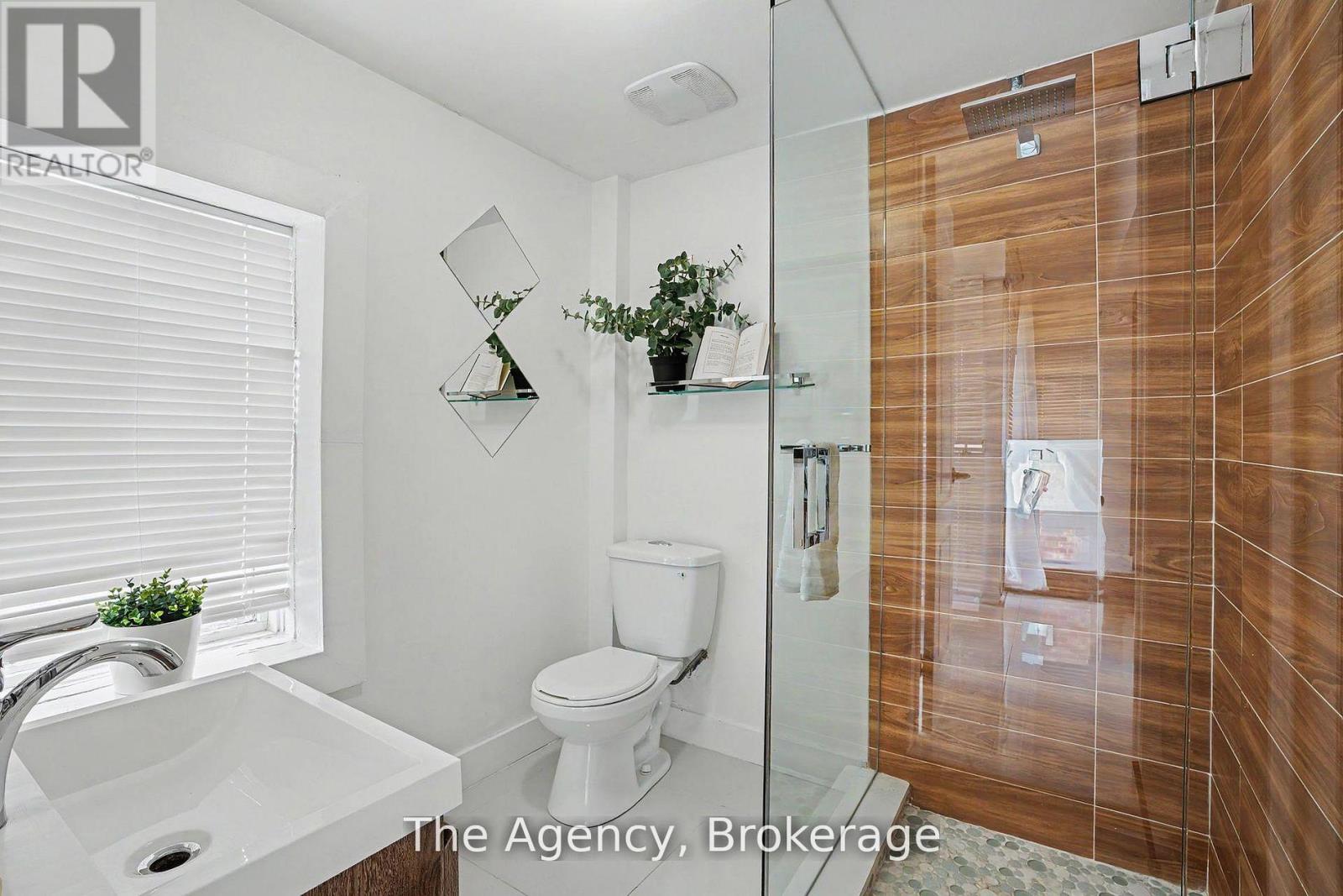 881 LAKESHORE ROAD E - 5