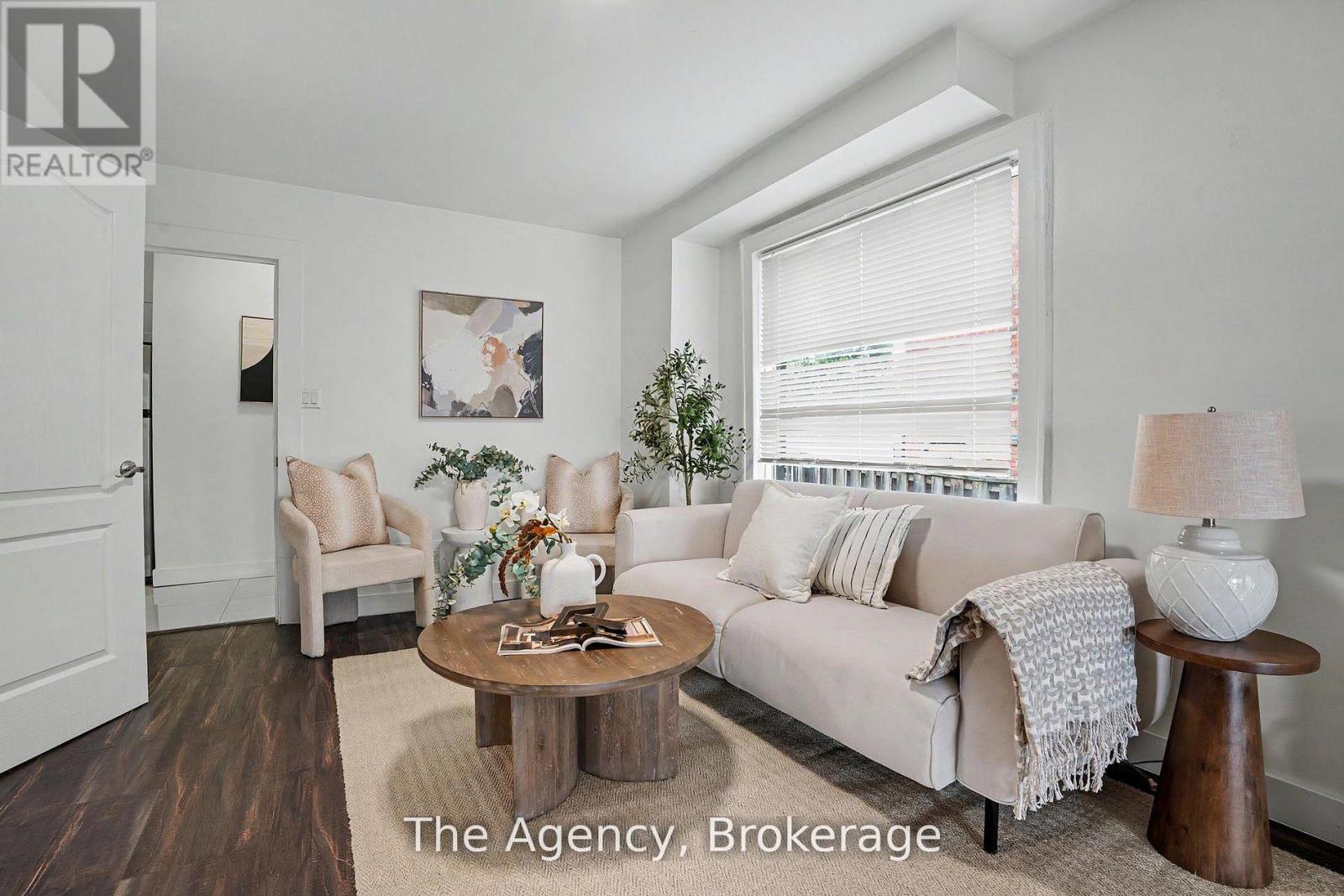 881 LAKESHORE ROAD E - 8