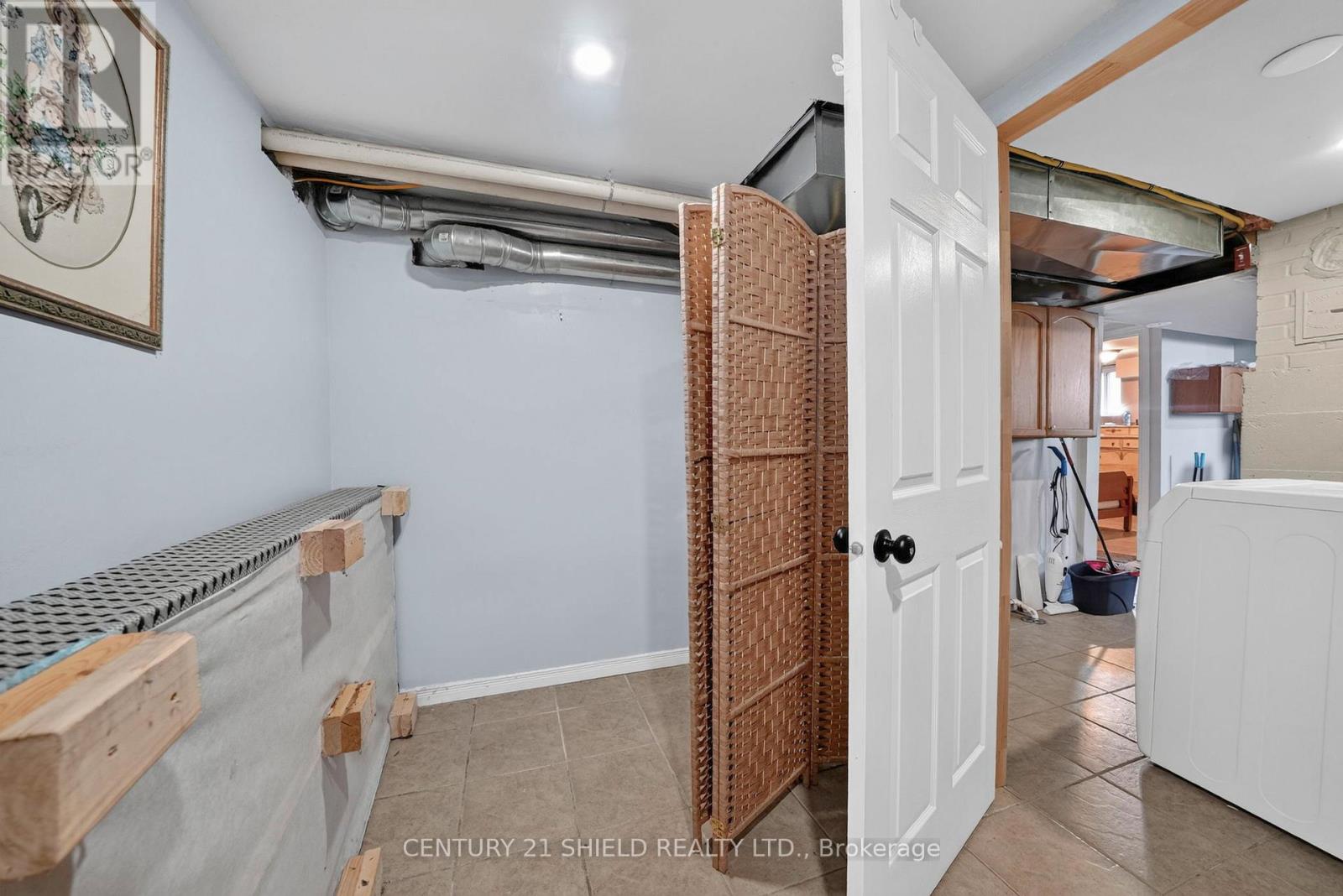 79 LEFEBVRE AVENUE - 29