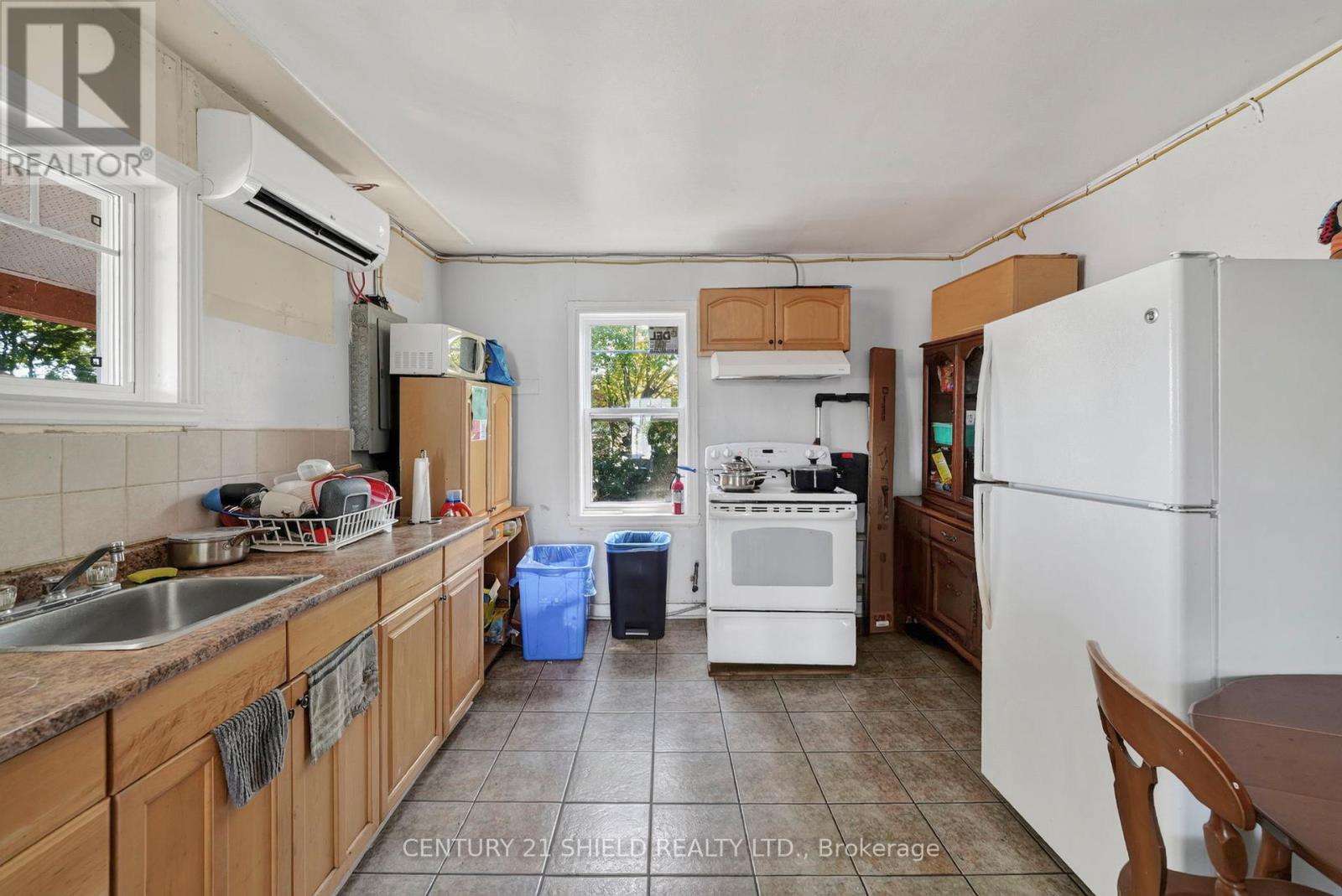 79 LEFEBVRE AVENUE - 32