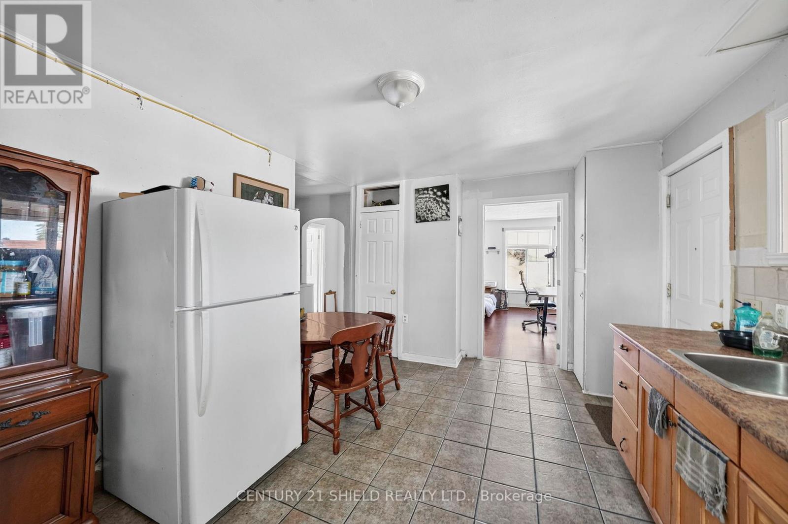 79 LEFEBVRE AVENUE - 34
