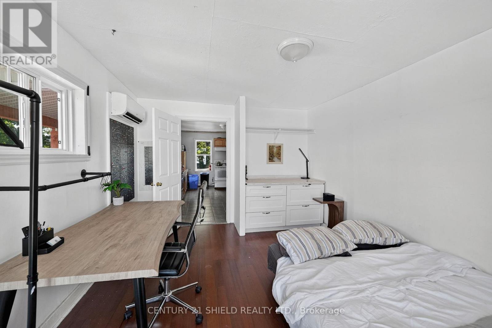 79 LEFEBVRE AVENUE - 38