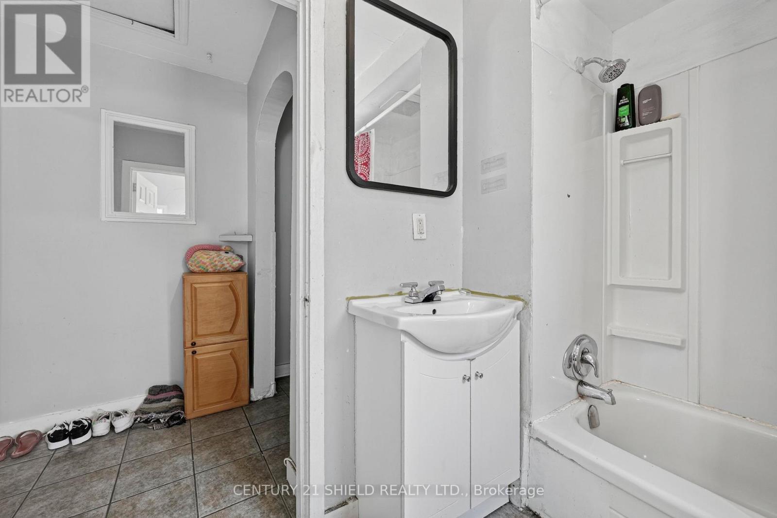 79 LEFEBVRE AVENUE - 43