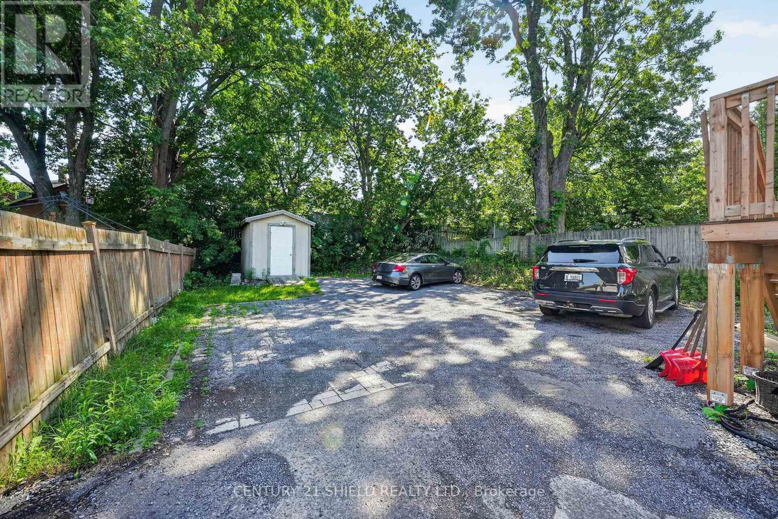 79 LEFEBVRE AVENUE - 44