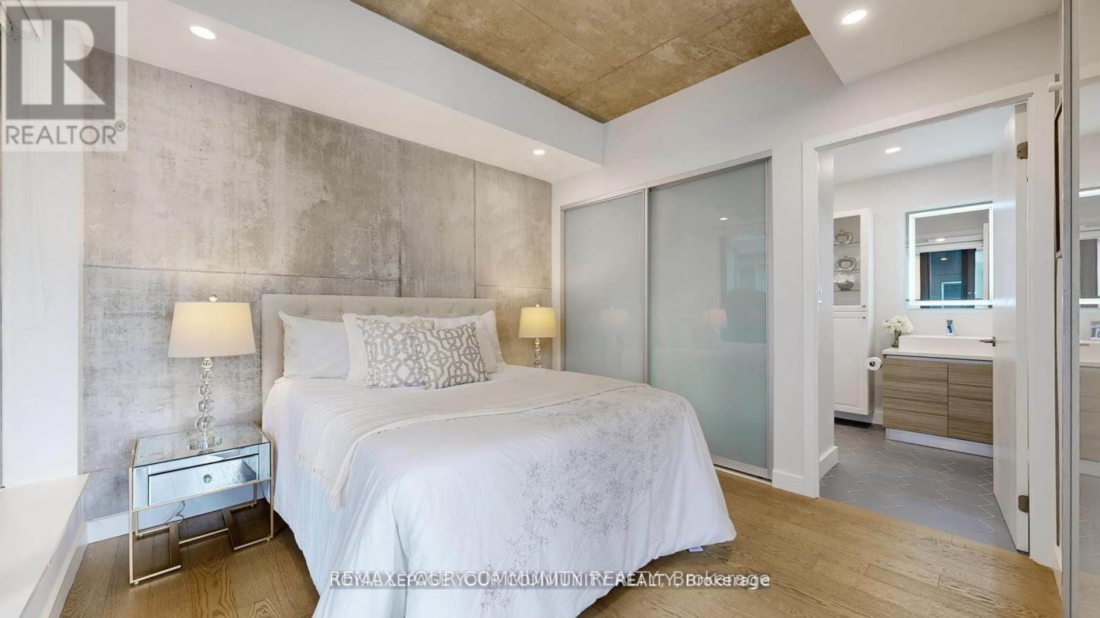 #314 111 BATHURST STREET - 11