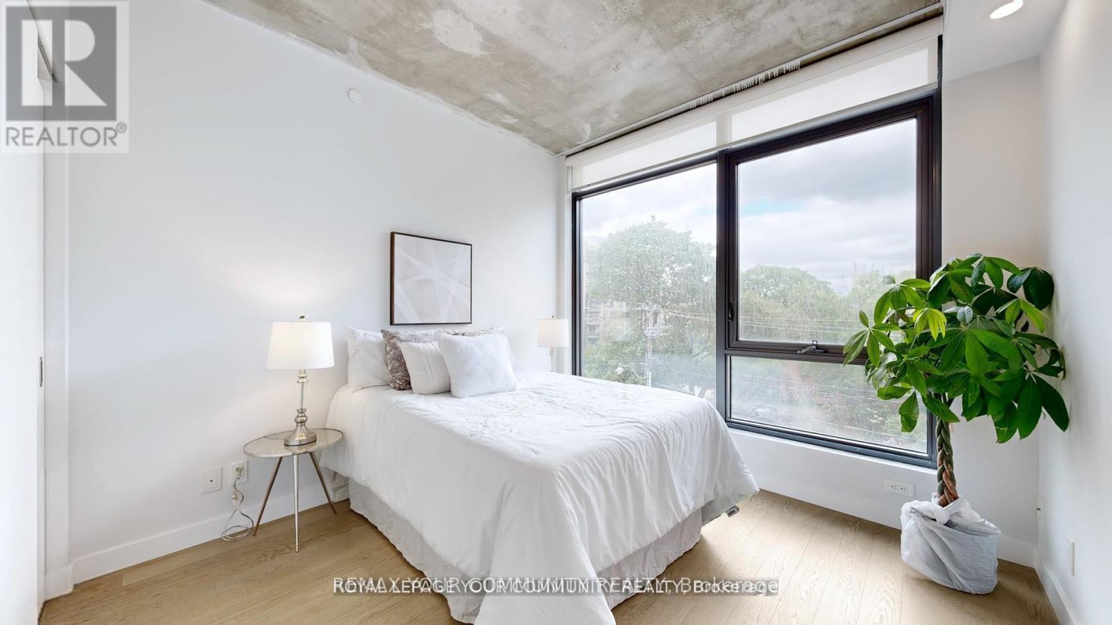 #314 111 BATHURST STREET - 14