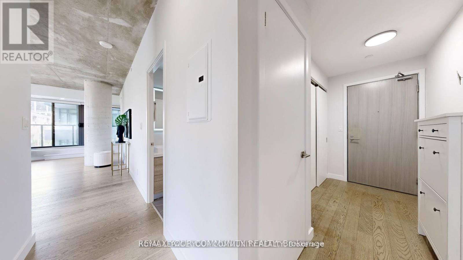 #314 111 BATHURST STREET - 16