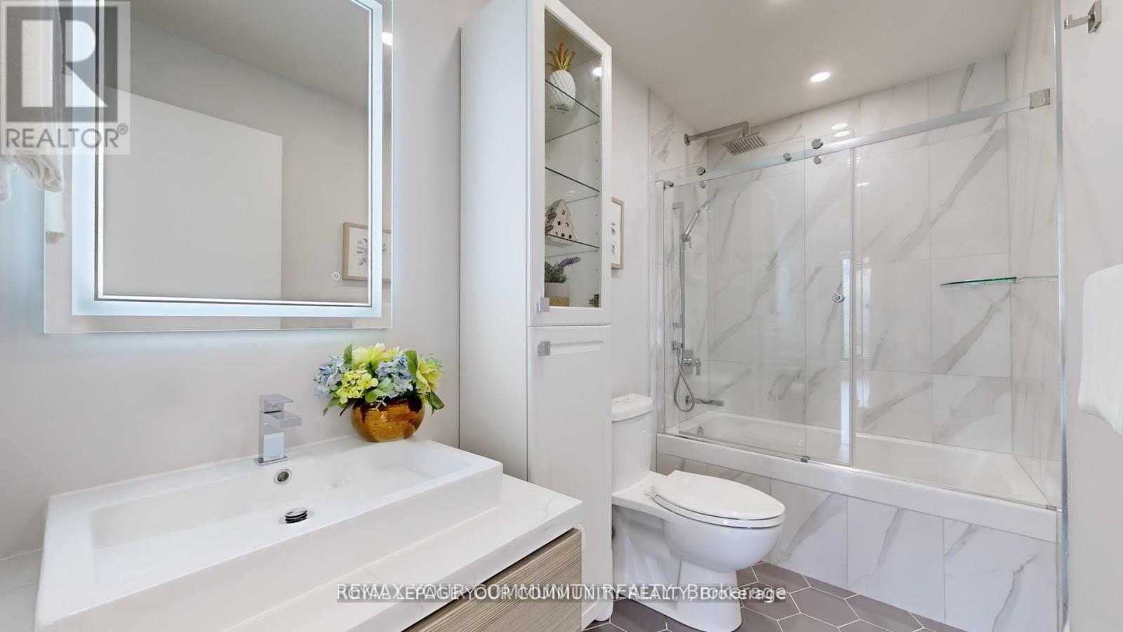 #314 111 BATHURST STREET - 18